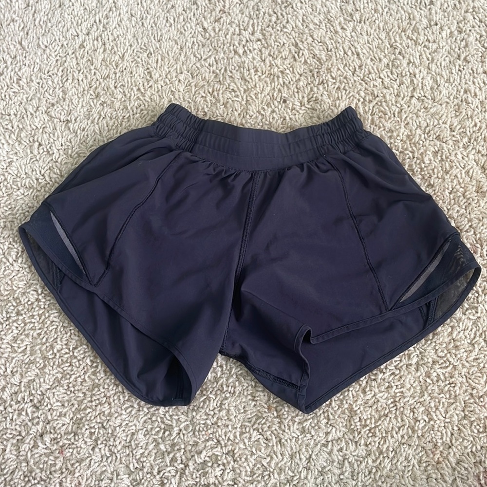 Lululemon Hotty Hot 4” Low-Rise shorts with Hawaiian islands